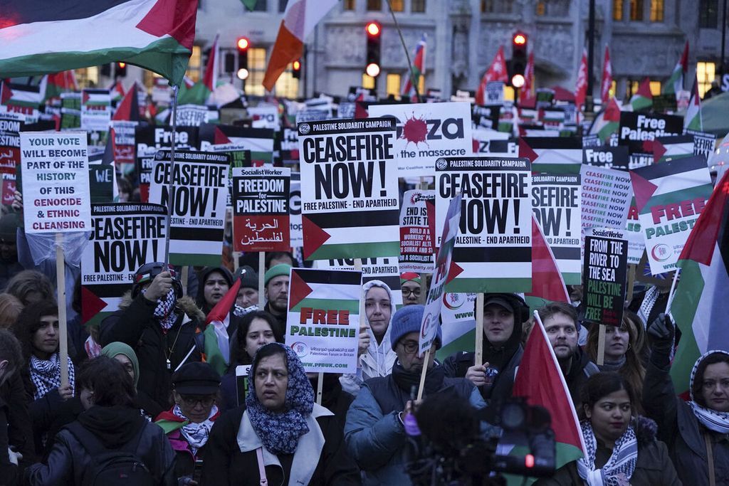 Unjuk rasa mendukung Palestina di London, Inggris, pada Rabu (21/2/2024).