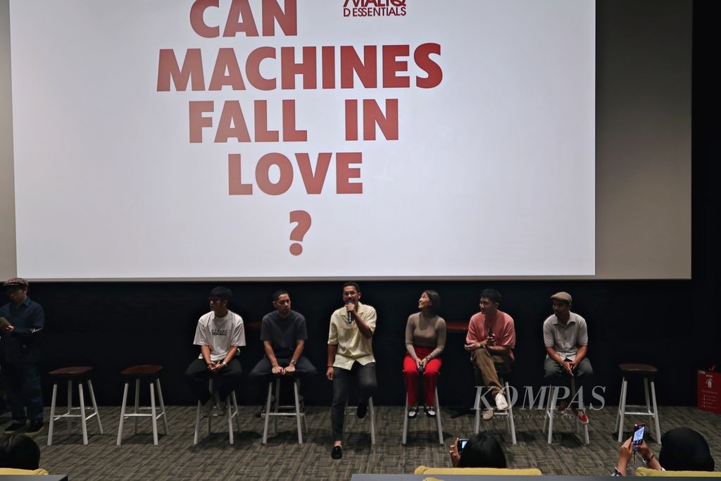 Maliq &amp; D'Essentials spoke at the Hearing Session Experience event in Ashta District 8, Jakarta, Tuesday (7/5/2024). Maliq will release his 9th album entitled <i>Can Machines Fall in Love?</i> on May 30 2024.