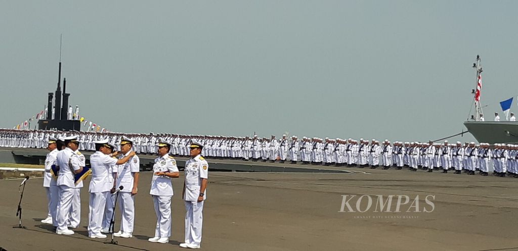 Kepala Staf Angkatan Laut Laksamana Siwi Sukma Adji melaksanakan serah terima jabatan tiga perwira tinggi Komando Utama AL, Rabu (17/10/2018), di Markas Komando Armada II, Surabaya, Jawa Timur.