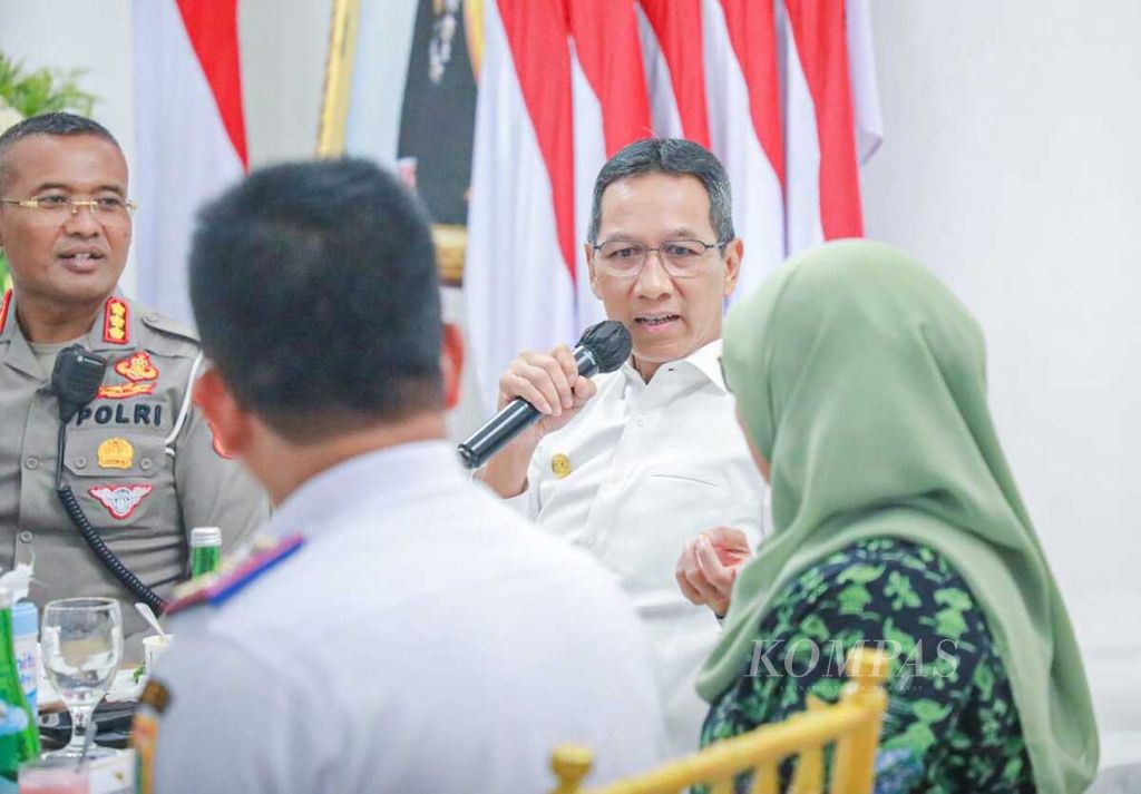 Penjabat (PJ) Gubernur DKI Jakarta Heru Budi Hartono (tengah) di Balaikota DKI Jakarta menyampaikan paparan persiapan DKI Jakarta sebagai tuan rumah KTT ASEAN Ke-43 pada 5 - 7 September 2023.