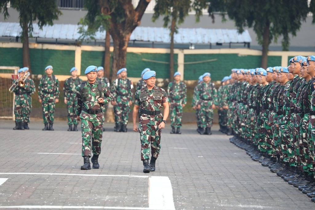 Komandan Pasukan Pengamanan Presiden (Danpaspampres) Mayjen TNI Achiruddin, SE, MHan diwakili Wadanpaspampres Marsma TNI Solihin, SIP didampingi Ir Paspampres, para asisten Danpaspampres, dan Dansat Jajaran Paspampres secara resmi membuka Lomba Binsat antarsatuan Paspampres di Lapangan Hitam Mako Paspampres Jalan Tanah Abang 2, Jakarta Pusat, Senin (1/7/2024).