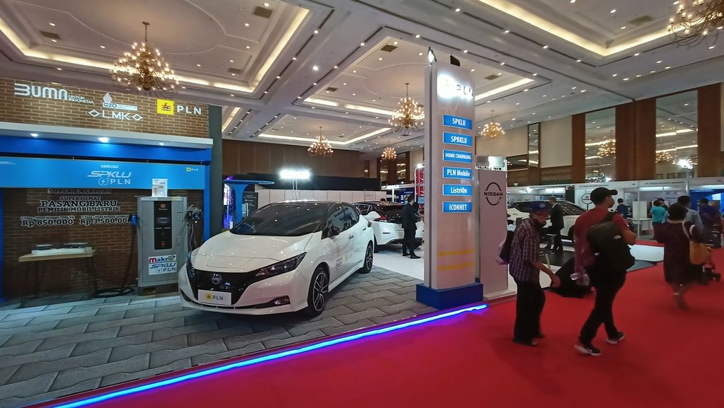  A number of electric cars were exhibited at the 2022 Electric Indonesia Motor Show (EIMS) at the Jakarta Convention Center, Jakarta.