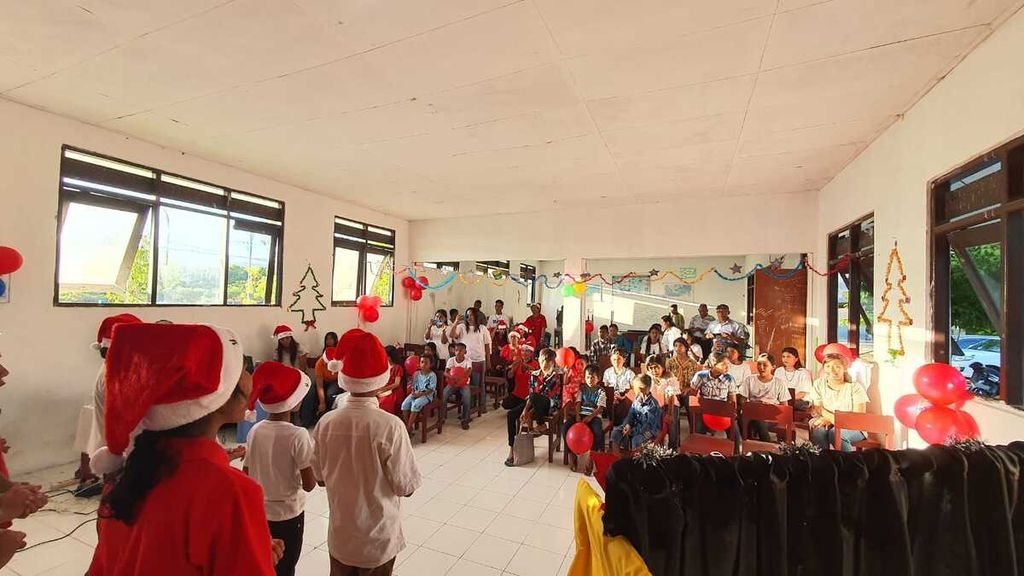 Natal bersama anak-anak disabilitas yang disponsori PLN Sumba Timur, Kamis (16/12/2022). Natal bersama ini juga didukung tim penggerak PKK Sumba Timur.