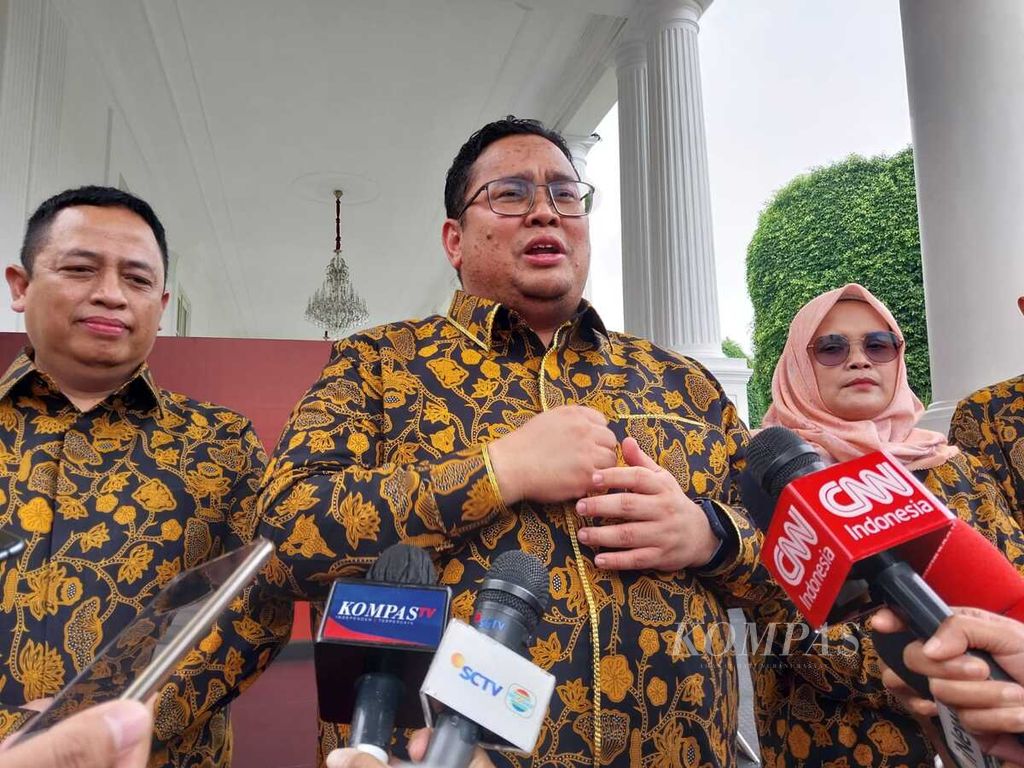 Ketua Badan Pengawas Pemilihan Umum Rahmat Bagja saat memberikan keterangan kepada media di kompleks Istana Kepresidenan, Jakarta, Kamis (22/9/2022).