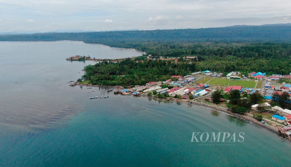 Kawasan PT Indonesia Weda Bay Industrial Park (IWIP) di Weda, Halmahera Tengah, Maluku Utara. 