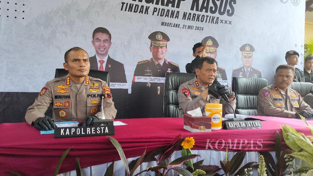 Central Java Regional Police Chief Inspector General Ahmad Luthfi led the release of a crystal methamphetamine drug case at the Magelang Police, Tuesday (21/5/2024).