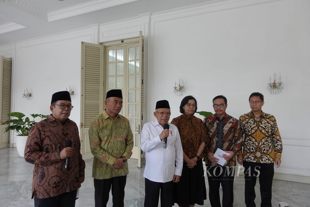 Wakil Presiden Ma'ruf Amin memberikan keterangan pers seusai Rapat Koordinasi Nasional Tengkes di Istana Wakil Presiden, Jalan Medan Merdeka Selatan, Jakarta, Jumat (6/10/2023).