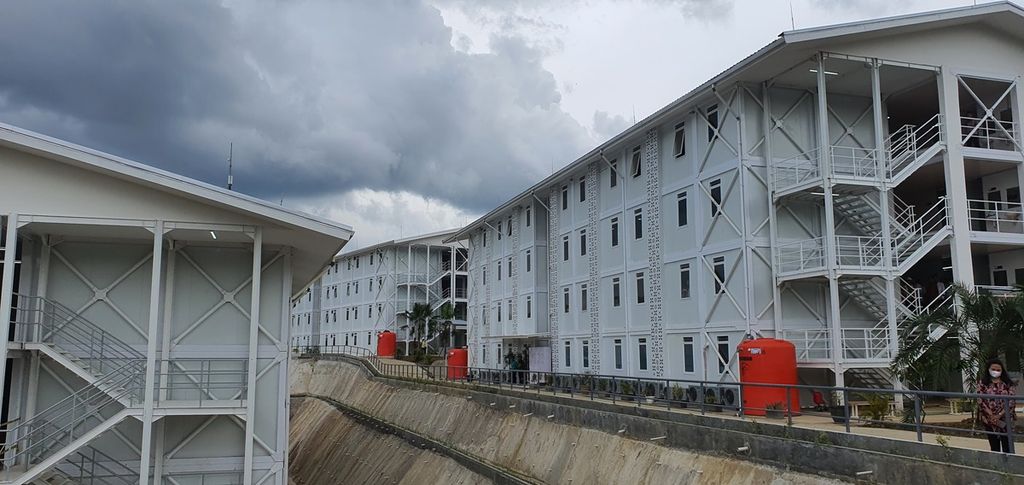Rumah susun pekerja konstruksi di Ibu Kota Nusantara terus dibangun. Saat ini sudah 7.800 pekerja konstruksi berada di IKN mengerjakan persiapan lahan maupun menyelesaikan penyediaan rusun. Foto diambil Kamis (23/2/2022)