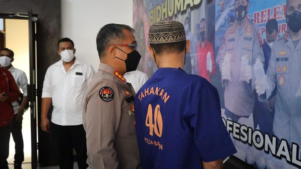 RM (44), pelaku ujaran kebencian kepada MUI Banten yang ditangkap Ditreskrimsus Polda Banten, mengaku tersinggung terhadap salah satu fatwa, Senin (20/6/2022).