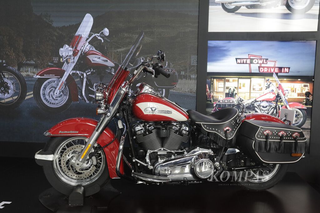 Harley-Davidson model Hydra-Glide Revival 2024, varian keempat dalam Harley-Davidson Icons Motorcycle Collection tampil dalam GIIAS 2024 di ICE BSD. 