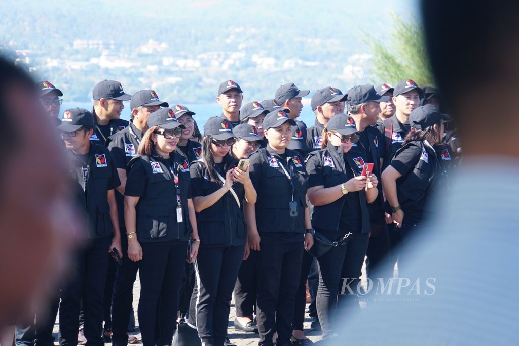 Sekitar 500 anggota Panitia Pengawas Kecamatan (Panwascam) mengikuti apel siaga yang digelar Badan Pengawas Pemilu (Bawaslu) Sulawesi Utara di Manado, Selasa (21/11/2023). Apel tersebut digelar untuk mengonsolidasi kesiapan pengawasan Pemilu 2024.