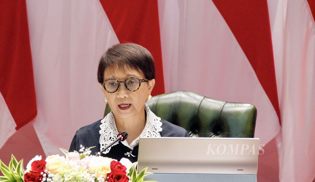 Menteri Luar Negeri Retno Marsudi memaparkan perkembangan keketuaan ASEAN, Rabu (5/4/2023), di Jakarta. Indonesia, antara lain, mengungkap komunikasi dengan kubu oposisi Myanmar.
