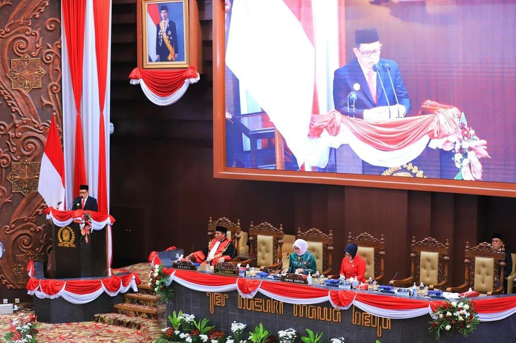 Anik Maslachah dan Wara Sundari memimpin sementara DPRD Jatim periode 2024-2029. Dua srikandi ini dilantik pada Sabtu (31/8/2024).