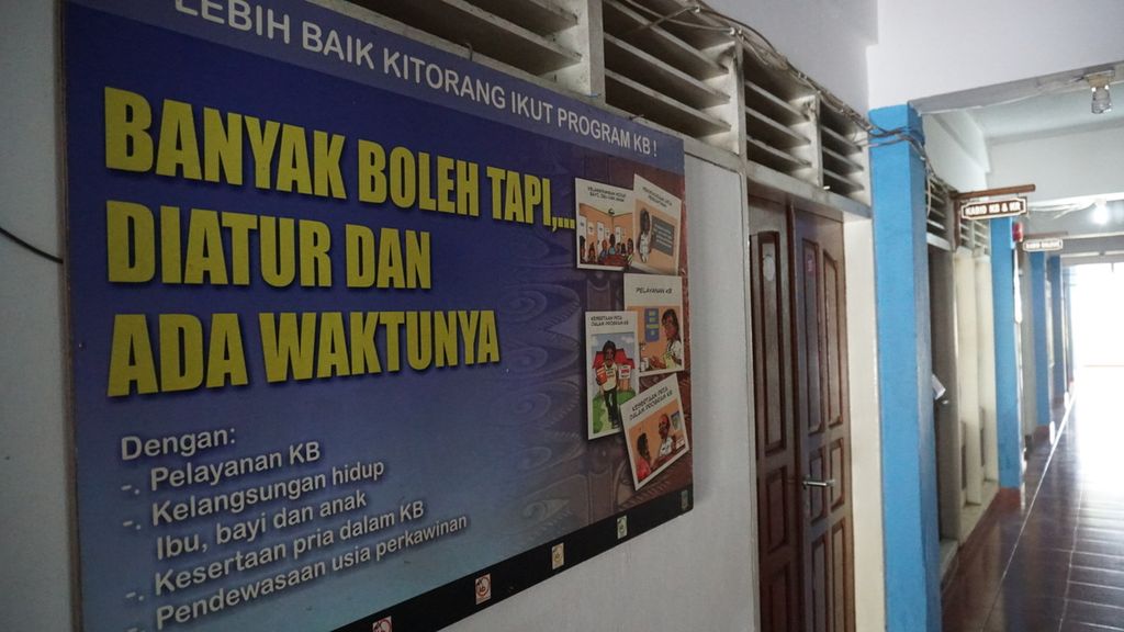 Papan edukasi diletakkan di kantor BKKBN Provinsi Papua.