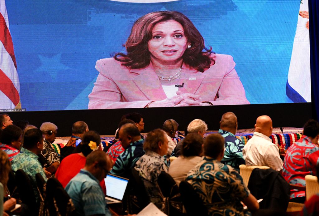 Wakil Presiden Amerika Serikat Kamala Harris berbicara melalui jaringan video dalam Forum Kepulauan Pasifik di Suva, Fiji, 13 Juli 2022. 