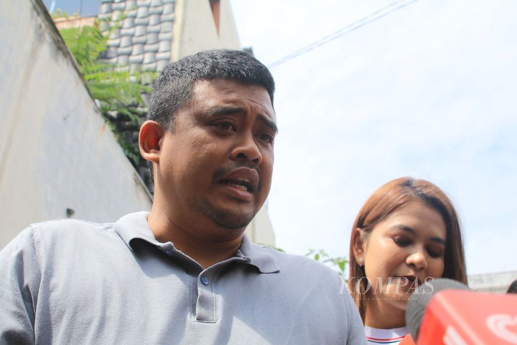 Medan Mayor Bobby A Nasution and his wife, Kahiyang Ayu, gave a statement after using their right to vote at Polling Station 34 in Asam Kumbang Village, Selayang District, Medan, North Sumatra on Wednesday (February 14, 2024).