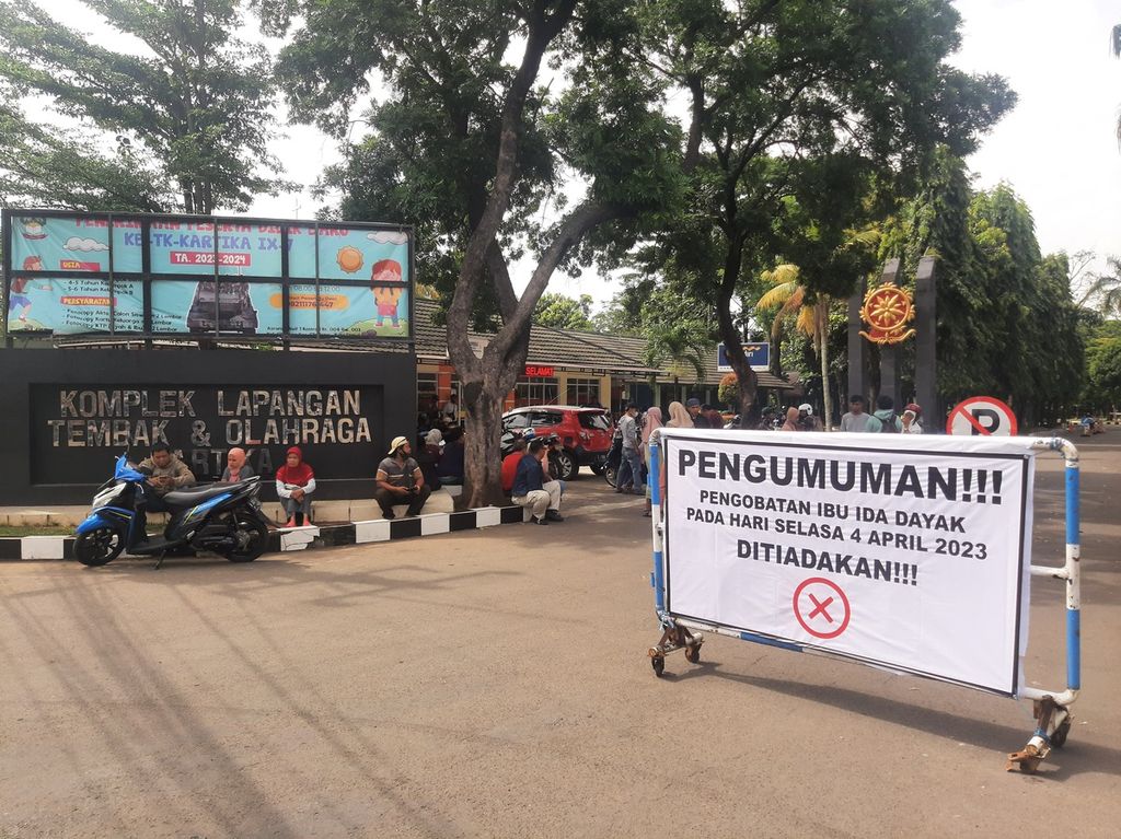 Suasana di depan Kompleks Lapangan Tembak dan Olahraga, Markas Komando Divisi 1 Kostrad, Cilodong, Depok, Jawa Barat, Selasa (4/4/2023).