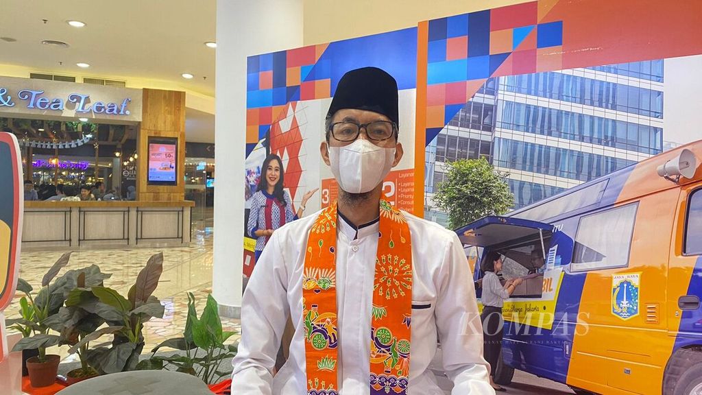 Kepala PTSP Kecamatan Mampang Prapatan Sukarsa di Mal Senayan City, Jakarta Pusat, Jumat (3/11/2023).