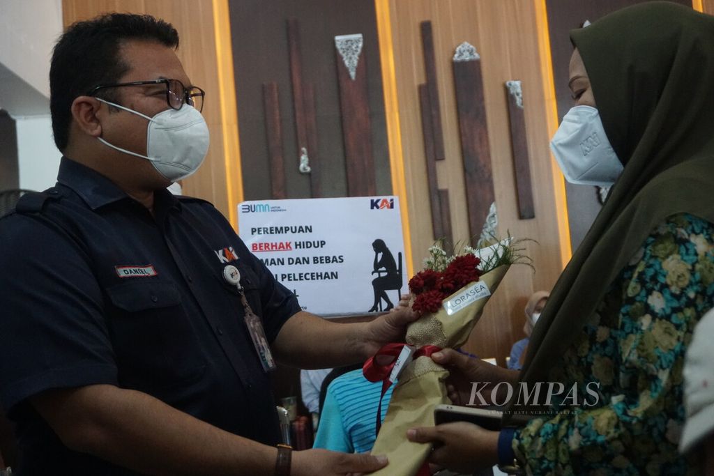Kampanye Cegah Kekerasan Seksual di Stasiun dan Kereta Api digelar di Stasiun Purwokerto, Banyumas, Jawa Tengah, Rabu (29/6/2022).