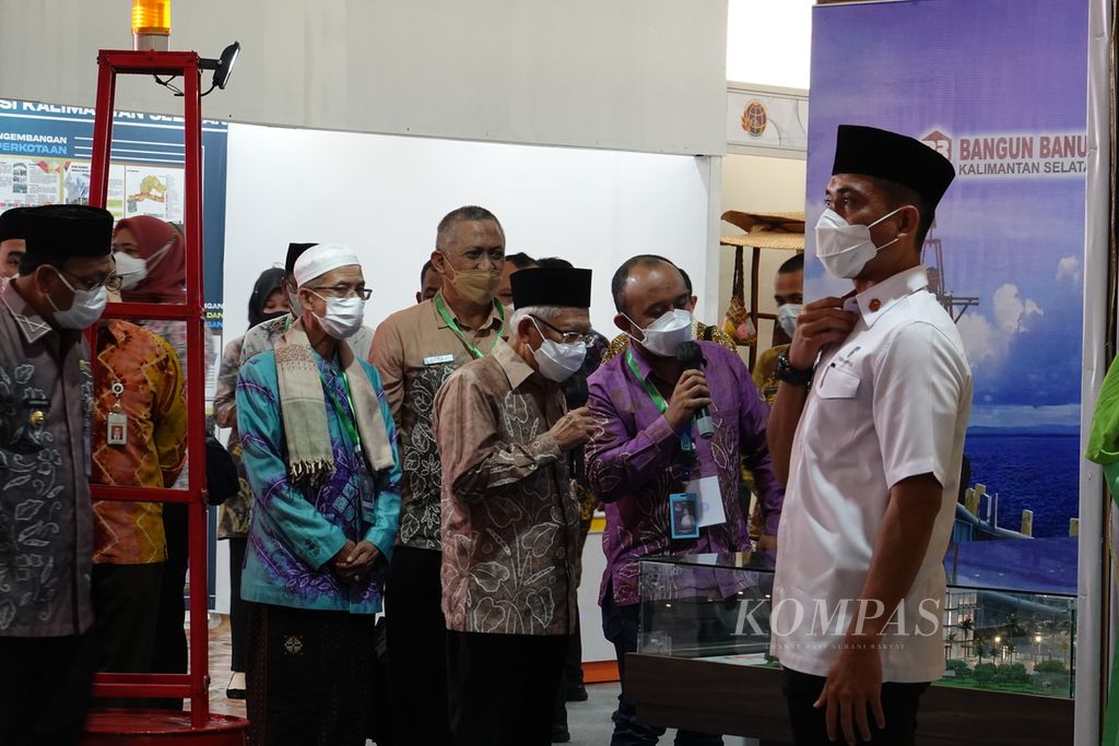 Wakil Presiden Ma’ruf Amin ketika hadir di acara One Pesantren One Product di Kalimantan Selatan Expo 2022 di Lapangan dr Murjani Banjarbaru, Kalimantan Selatan, Kamis (11/8/2022).