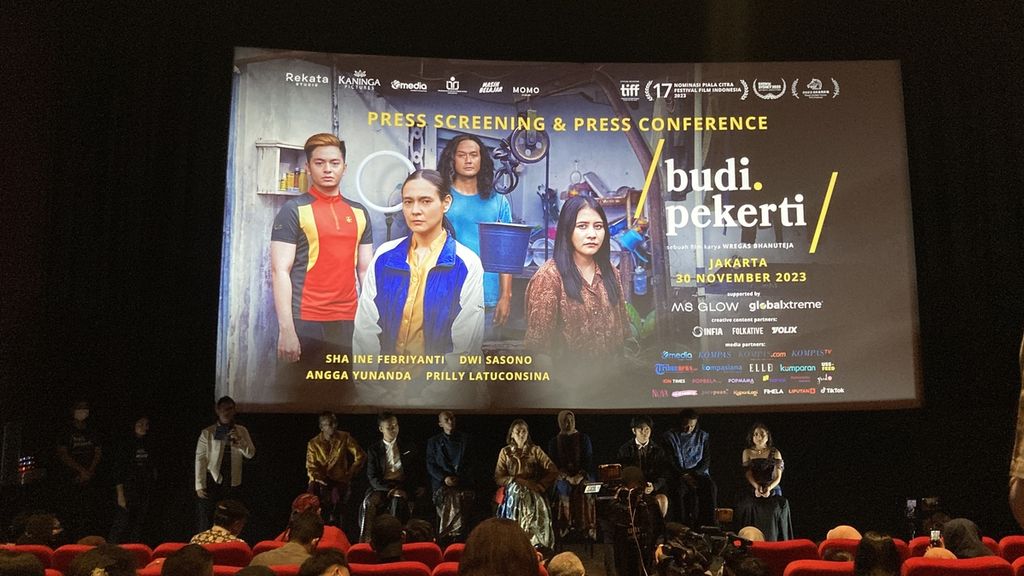 Suasana pemutaran terbatas film "Budi Pekerti" untuk wartawan di Plaza Senayan, Jakarta, Senin (30/10/2023). Film ini pertama kali diputar pada awal September 2023 di Toronto International Film Festival (TIFF) yang berlangsung di Toronto, Kanada.