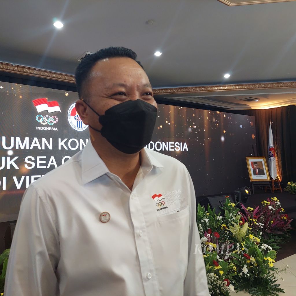 Ketua Kontingen Indonesia untuk SEA Games Vietnam 2022, Ferry Kono, saat diwawancara di Gedung Kemenpora, Jakarta, pada Rabu (30/3/2022). Ferry berkata, jumlah 476 atlet yang akan diberangkatkan ke Vietnam sudah final. Dia tidak mengizinkan pengiriman atlet mandiri.