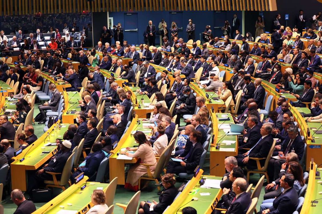 Para peserta Sidang Ke-77 Majelis Umum PBB mendengarkan pidato Sekretaris Jenderal PBB Antonio Guterres di Markas Besar PBB, New York, AS, Selasa (20/9/2022). 