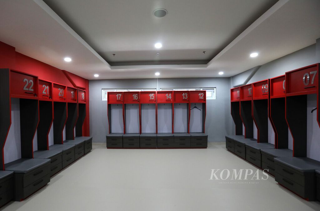 Kamar ganti utama Stadion Kapten I Wayan Dipta di Gianyar, Bali, Senin (3/4/2023), seusai direnovasi. Stadion Dipta sejak 2018 dikelola dan menjadi rumah bagi klub Liga 1 Indonesia, Bali United. 