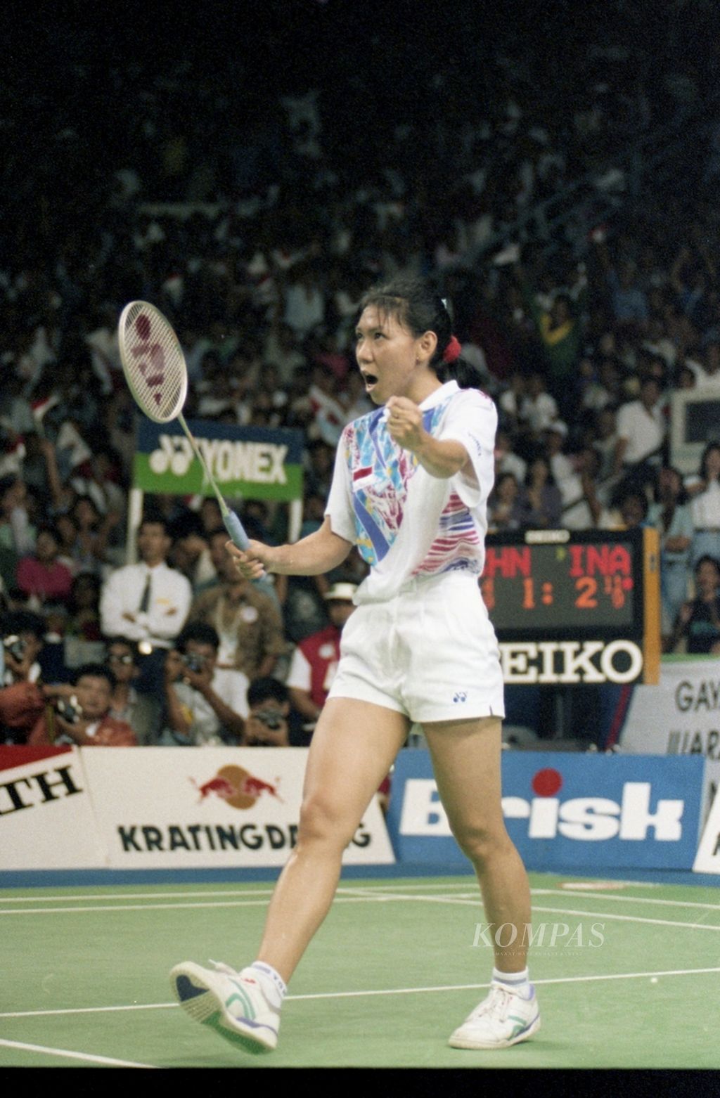 Susy Susanti menjadi pembuka kemenangan Indonesia ketika menghadapi pemain China, Ye Zhaoying, pada partai pembuka final Piala Uber di Istora Senayan, Jakarta, Jumat (20/5/1994). Susy menang 11-4, 12-10. 