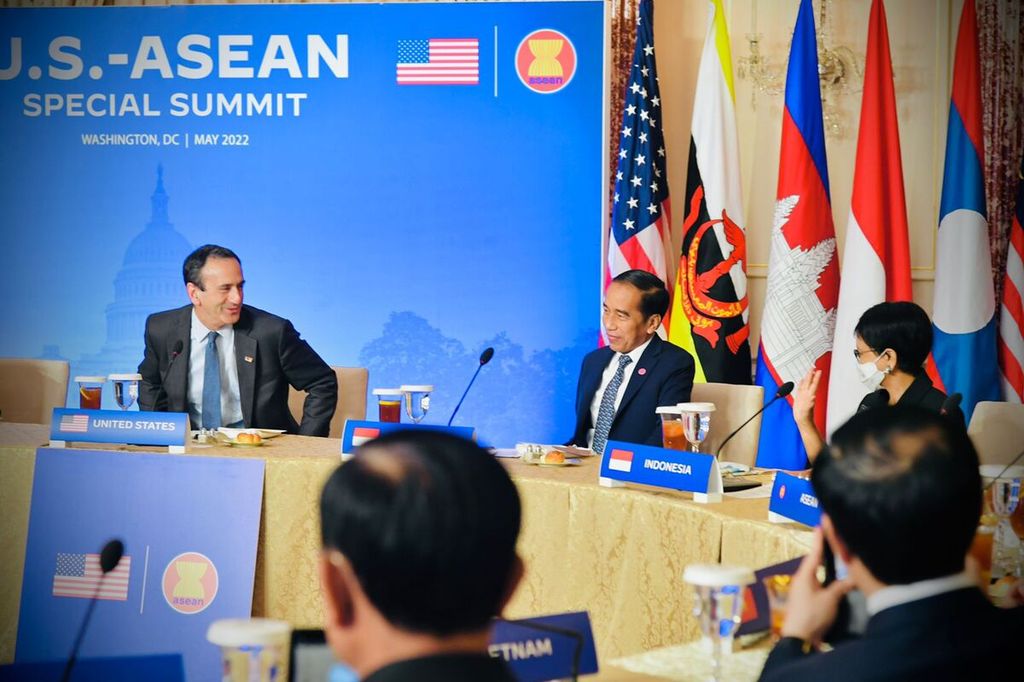 President Joko Widodo emphasized strengthening cooperation in anticipating possible pandemics in the future. This was conveyed during a working lunch by the leaders of ASEAN countries with the Vice President of the United States (US) Kamala Harris, Friday (13/5/2022) at the US Department of State, Washington DC.
