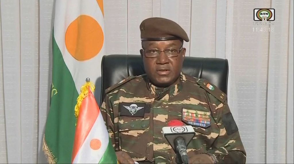 Foto sosok pemimpin militer Niger Jenderal Abdourahamane Tiani yang diambil dari sebuah rekaman video yang disiarkan ORTN-Tele Sahel, 28 Juli 2023. Militer Niger dikabarkan meminta bantuan kelompok tentara bayaran Rusia, Wagner, jelang tenggat waktu intervensi negara-negara ECOWAS. 