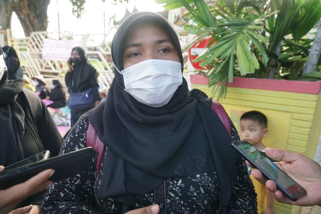 Direktur Women Crisis Center Nurani Perempuan Rahmi Meri Yenti ketika ditemui di Padang, Sumatera Barat, Kamis (25/11/2021).