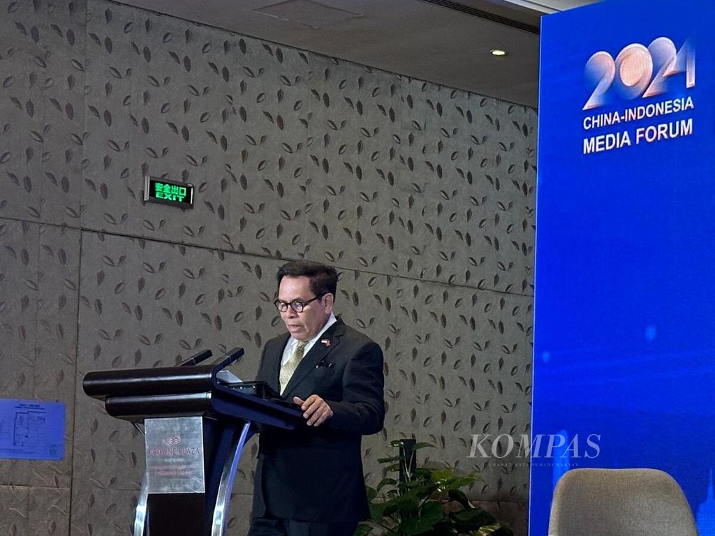 Duta Besar RI untuk China, Djauhari Oratmangun saat memberi sambutan dalam acara Forum Media China Indonesia di Beijing, China, Senin (2/9/2024).