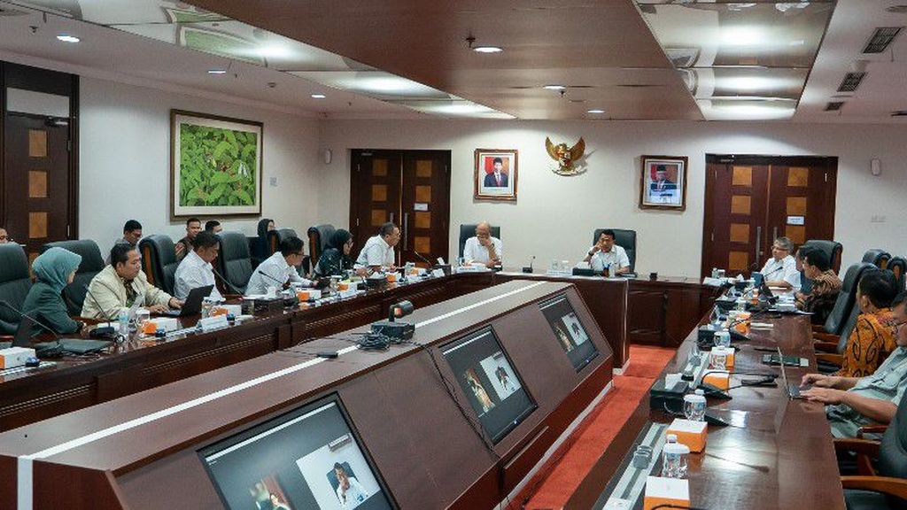 Kepala Staf Kepresidenan Moeldoko dalam Rapat Koordinasi Upaya Pengendalian Harga Beras, di Gedung Bina Graha, Jakarta, Kamis (29/2/2024).
