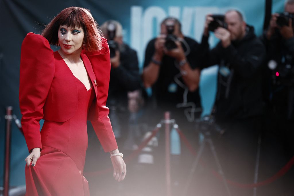  Penyanyi-penulis lagu dan aktor Amerika Serikat, Lady Gaga, berpose di karpet merah saat tiba untuk menghadiri pemutaran perdana <i>Joker: Folie &Agrave; Deux</i> di London, Inggris, 25 September 2024.