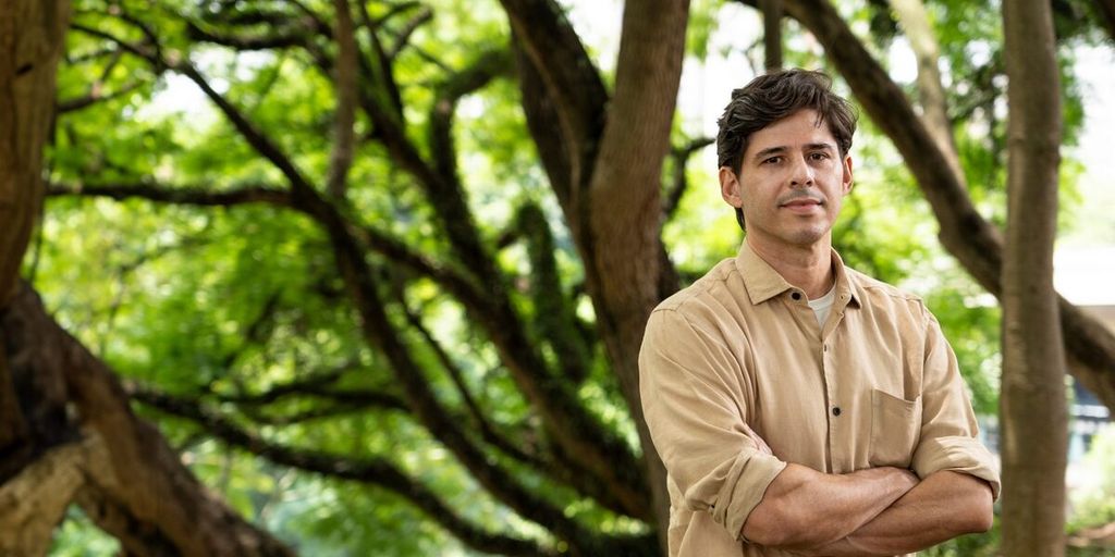 Marcel Gomes is a journalist for Repórter Brasil, who halted the distribution of a Brazilian beef company responsible for destroying essential ecosystems in Brazil. Gomes became one of the winners of the 2024 Goldman Environmental Prize.