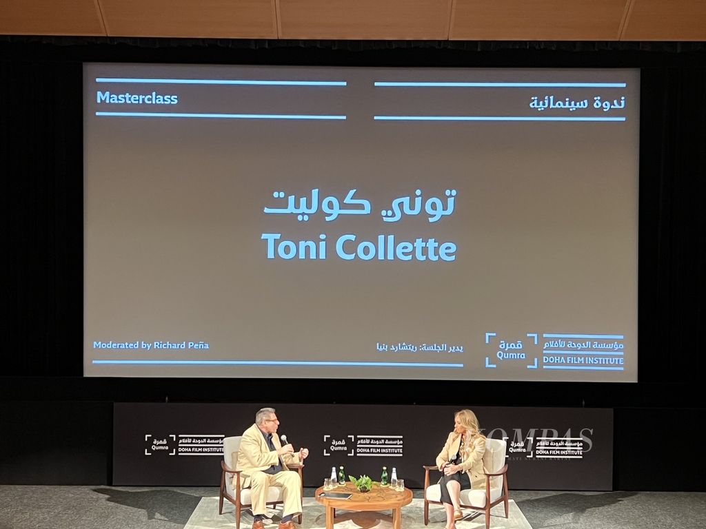 Kelas Qumra 2024 pada Jumat (1/3/2024) dibuka oleh aktris Toni Collette (kanan) dan Richard Pena yang merupakan profesor jurusan perfilman di Columbia University.