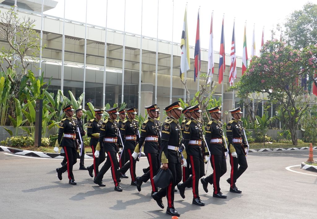 Usai meninjau kesiapan penyelenggaraan KTT Ke-43 ASEAN, pada Jumat (1/9/2023), Presiden Joko Widodo menyatakan bahwa Indonesia telah siap menyelenggarakan KTT Ke-43 ASEAN yang akan digelar di Jakarta Convention Center, Jakarta, pada 5-7 September mendatang.