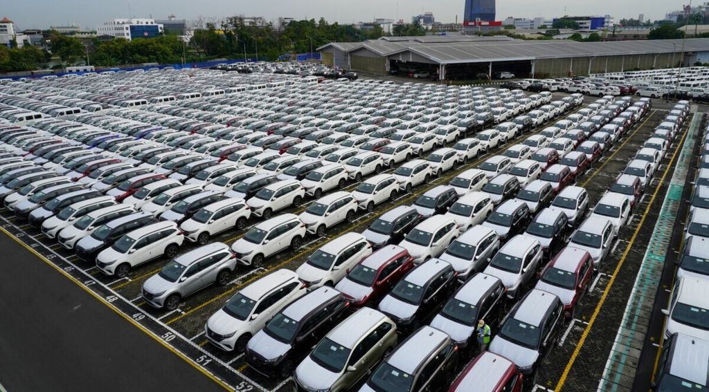 Mobil-mobil produksi PT Astra Daihatsu Motor (ADM) siap dikirim ke pelanggan. PT ADM memperingati tonggak sejarah produksi 7 juta mobil sepanjang keberadaan Daihatsu di Tanah Air pada Juni 2021. 