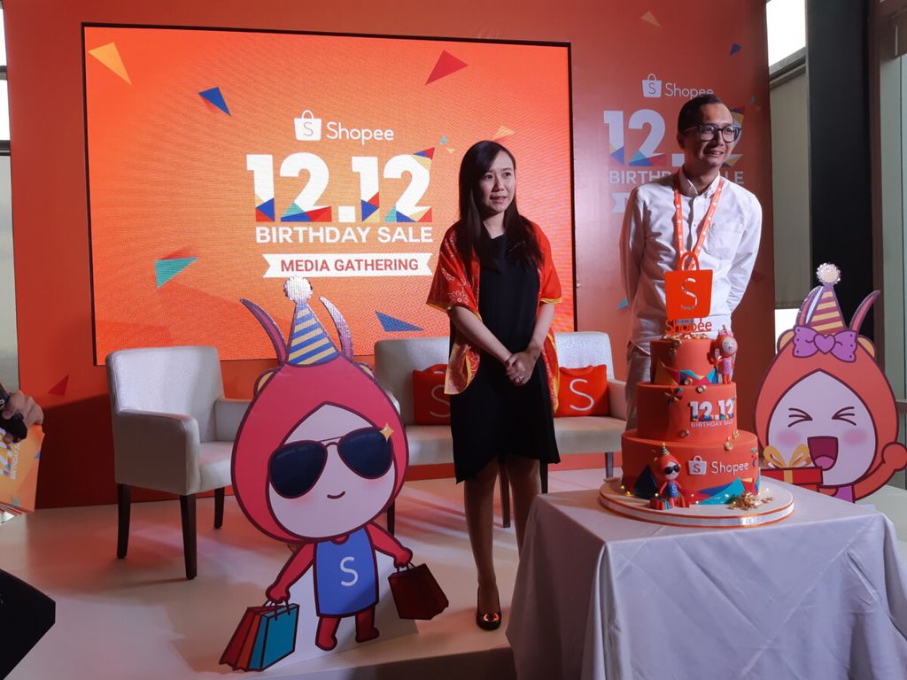 Director of Shopee Indonesia Christian Djuarto dan Country Brand Manager Shopee Rezki Yanuar memaparkan perkembangan Shopee selama 3 tahun di Indonesia, 28 November 2018.