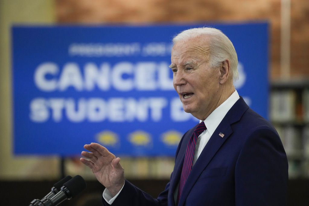 Presiden Amerika Serikat Joe Biden berpidato di Culver City, California, AS, 21 Februari 2024.  