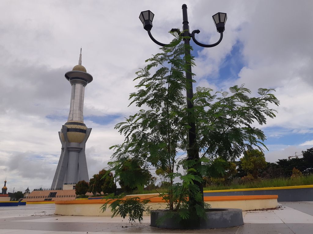 Tugu MTQ atau yang kini disebut Tugu Religi Sultra, salah satu <i>landmark </i>Kota Kendari, Sulawesi Tenggara, Selasa (26/5/2020).