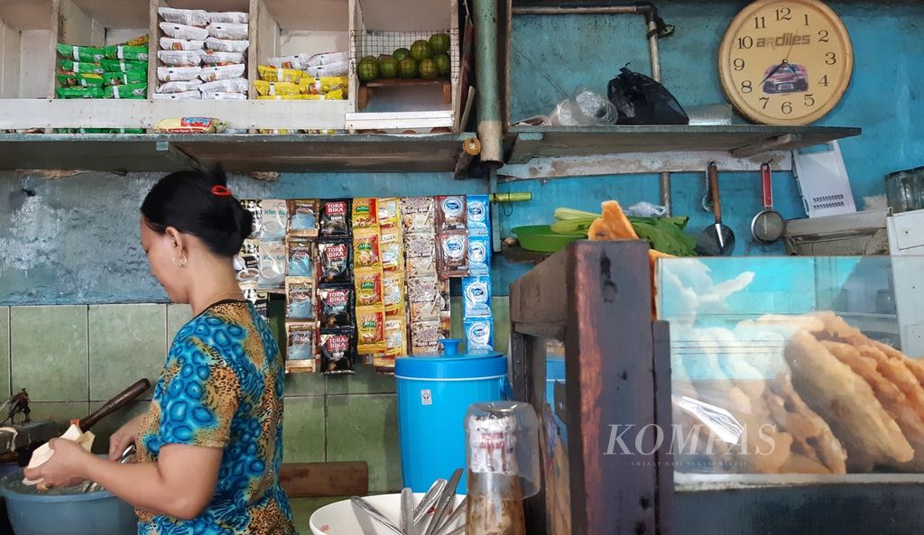 Ida (40), pedagang gorengan di Pasar Palmerah, Jakarta Barat.