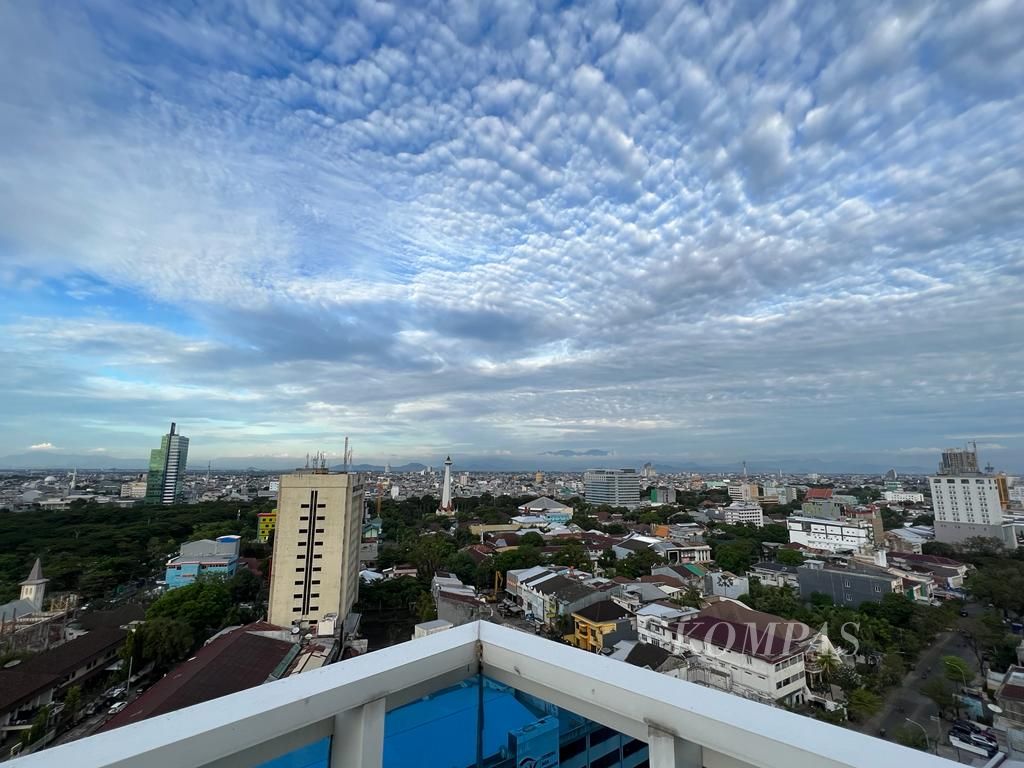Salah satu sisi Kota Makassar diambil dari lantai 19 salah satu hotel di Makassar, Senin (30/5/2022). Makassar adalah satu dari empat wilayah yang masuk program Metropolitan Mamminasata.