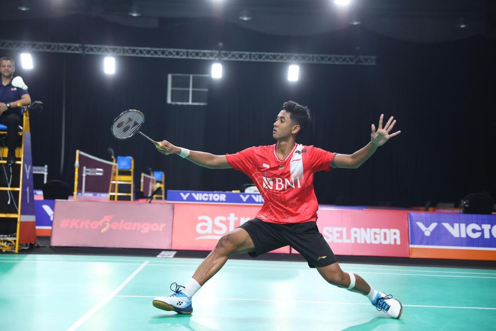 Alwi Farhan contributed to Indonesia's victory against South Korea in the group stage of the Badminton Asian Team Championships in Selangor, Malaysia. At the Setia City Convention Centre on Thursday (15/2/2024), Alwi defeated Cho Geonyeop 21-13, 22-20, but Indonesia lost 2-3.