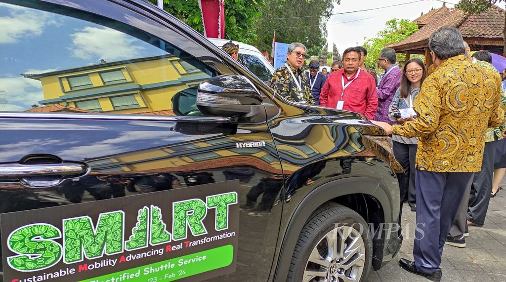 Pemprov Bali bersama Toyota Mobility Foundation meluncurkan program Sustainable Mobility Advancing Real Transformation (SMART). Peluncuran program SMART di Ubud, Gianyar, 24 Agustus 2023, turut dihadiri anggota Komisi VI DPR, I Nyoman Parta (tengah).