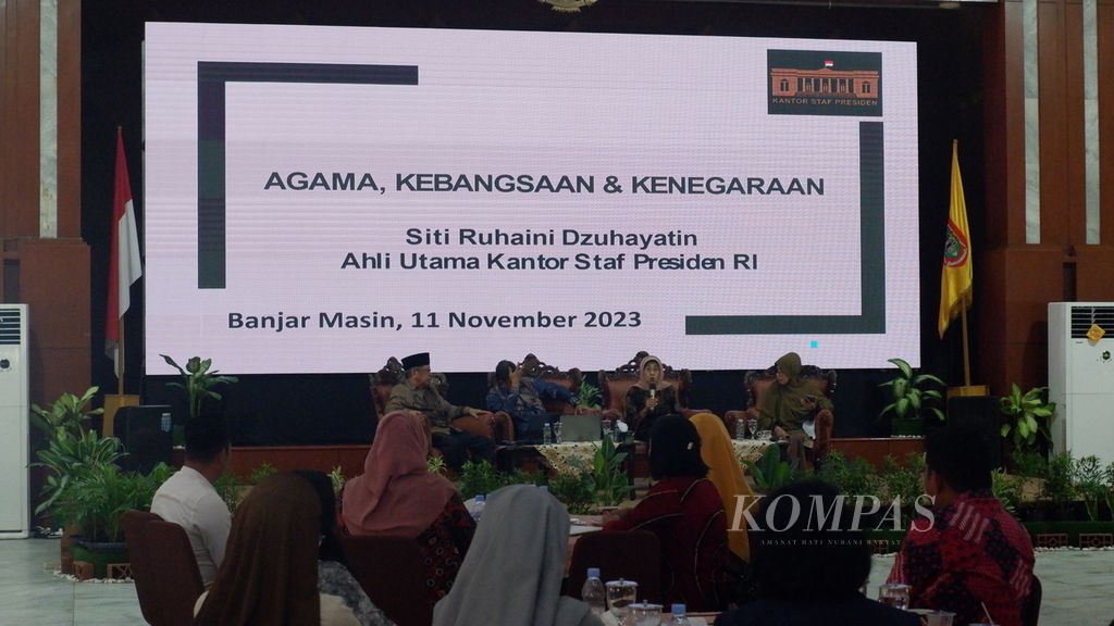 Dialog Kebangsaan bertema ”Peran Tokoh Agama dalam Menyukseskan Pemilu 2024” di Gedung Mahligai Pancasila, Banjarmasin, Kalimantan Selatan, Sabtu (11/11/2023).