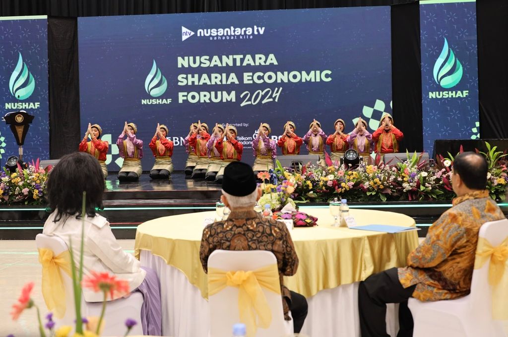 Wakil Presiden Ma’ruf Amin hadir dan memberikan sambutan kunci pada acara Sharia Economic Forum 2024 di Studio Nusantara, Jakarta Timur, Selasa (30/7/2024). 