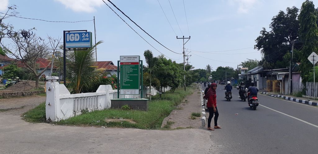 Gerbang masuk Rumah Sakit Umum Daerah Hendrikus Fernandez di Larantuka, Kabupaten Flores Timur, Nusa Tenggara Timur, seperti pada Jumat (4/11/2022).  