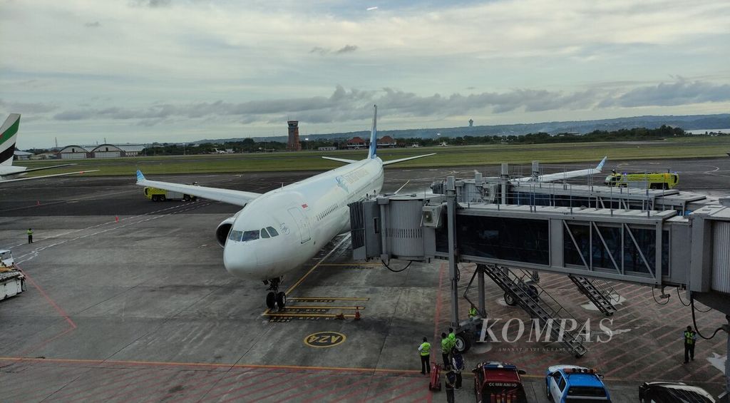Bandara Internasional I Gusti Ngurah Rai, Badung, Bali, Minggu (4/12/2022). PT Angkasa Pura I (Persero) Cabang Bandara Internasional I Gusti Ngurah Rai memastikan operasional dan pelayanan bandara tidak terpengaruh dampak erupsi Gunung Semeru di Jawa Timur. 
